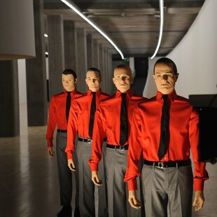 Από τους Kraftwerk στους Chemical Brothers: Μια μεγάλη έκθεση για την ηλεκτρονική μουσική στο Μουσείο Design του Λονδίνου