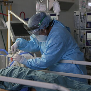 Συγγραφείς αμφιλεγόμενης μελέτης για την υδροξυχλωροκίνη ζήτησαν την απόσυρσή της
