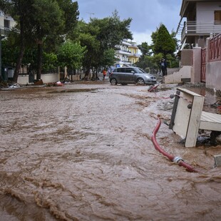 Δίκη για φονική πλημμύρα στη Μάνδρα - Λέκκας: Άναρχη η δόμηση και πρωτόγνωρη η βροχόπτωση