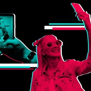 Γιατί ξεφτιλίζονται έτσι οι celebrities στο TikTok; O μηχανισμός πίσω από τα «αυθόρμητα» βιντεάκια