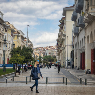 Λιανεμπόριο: Ανοίγουν τα καταστήματα σε Αχαΐα και Θεσσαλονίκη- Γιατί μένουν κλειστά στην Κοζάνη 