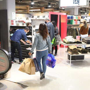 Πρώτη ημέρα επαναλειτουργίας των mall: Μάσκες, αποστάσεις και μέτρα
