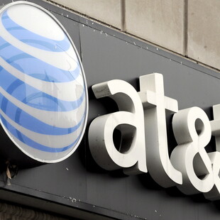 Συγχώνευση της WarnerMedia με τη Discovery ανακοίνωσε η AT&T