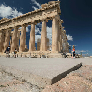 Απάντηση Μενδώνη στο ΣΥΡΙΖΑ: Ψευδείς ισχυρισμοί για μετατροπή της Ακρόπολης σε πασαρέλα