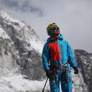 Τυφλός ορειβάτης κατέκτησε την κορυφή του Έβερεστ: «Αν είσαι αποφασισμένος αρκεί»