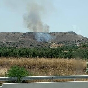 Κρήτη: Μαίνεται η φωτιά στις Γούβες- Πληροφορίες για μικροεκρήξεις στο πεδίο βολής