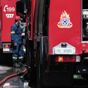 Φωτιά σε φορτηγό στην Εθνική Οδό Αθηνών - Λαμίας στο ύψος της Κηφισιάς: Πληροφορίες ότι κάηκαν ζώα