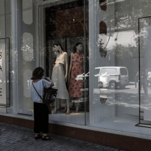 Ανοιχτά τα καταστήματα την Κυριακή: Το ωράριο λειτουργίας - Τι ισχύει για τα σούπερ μάρκετ