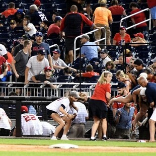 Ουάσιγκτον: Διακόπηκε αγώνας μπέιζμπολ μετά από πυροβολισμούς - Δύο τραυματίες
