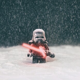 Η αυτοκρατορία αντεπιτίθεται με lego: Βρετανός φωτογράφος αναπαράγει κλασικές σκηνές από τα Star Wars