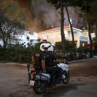 Φωτιά στη Βαρυμπόμπη: Διακοπή κυκλοφορίας στο τμήμα Καπανδρίτι - Λυκόβρυση - Και στα δύο ρεύματα της Αθηνών- Λαμίας
