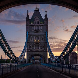 Στην κυκλοφορία ξανά η Γέφυρα του Πύργου στο Λονδίνου- Είχε «κολλήσει» για 12 ώρες