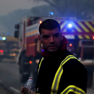 Καίγεται το Σεν Τροπέ: Χιλιάδες πυροσβέστες στη μάχη- «Η μεγαλύτερη φωτιά του καλοκαιριού»