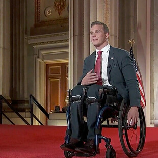 Γερουσιαστής ζητά από την Χάρις να επικαλεστεί την 25η τροπολογία και να απομακρύνει τον Μπάιντεν από την εξουσία