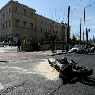 Τροχαίο στη Βουλή: Ποινική δίωξη για ανθρωποκτονία εξ αμελείας κατά του αστυνομικού-οδηγού