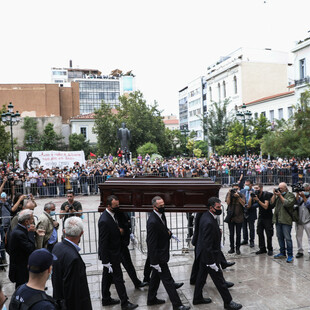 Μίκης Θεοδωράκης: Ο τελευταίος αποχαιρετισμός πριν την επιστροφή στον Γαλατά Χανίων - Live