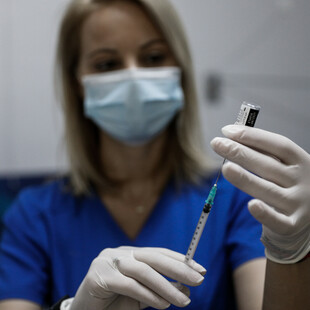 Τρίτη δόση εμβολίου: Ανοίγει σήμερα η πλατφόρμα για τους άνω των 50 και πολίτες με υποκείμενα νοσήματα