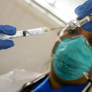 Ο κυβερνήτης του Τέξας απαγόρευσε τους υποχρεωτικούς εμβολιασμούς σε ιδιωτικές επιχειρήσεις