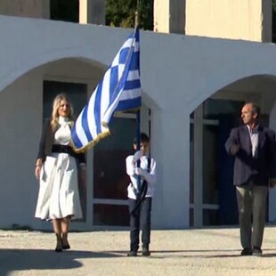 Ο μικρός Τάσος παρελαύνει στο Μαθράκι