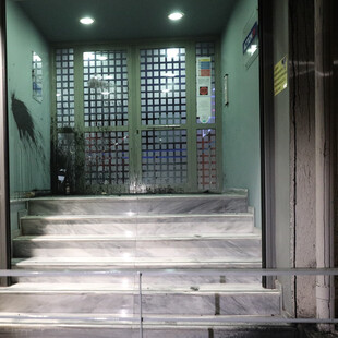 Επίθεση με πέτρες στον τηλεοπτικό σταθμό Action 24	- Η τρίτη σε ένα χρόνο