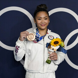 Η Χρυσή Ολυμπιονίκης Sunisa Lee καταγγέλλει ρατσιστική επίθεση- Την ψέκασαν με σπρέι πιπεριού