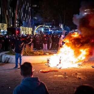 Ρότερνταμ: Βίαια επεισόδια σε διαμαρτυρία κατά των μέτρων για τον κορωνοϊό- Πυροβολισμοί από την αστυνομία