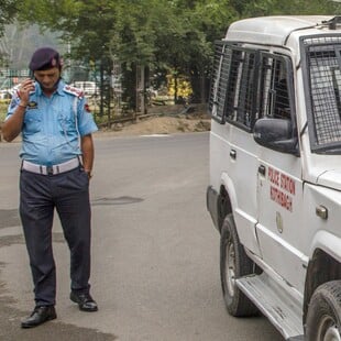 «Έγκλημα τιμής» στην Ινδία: Συνελήφθη έφηβος που αποκεφάλισε την αδερφή του ενώ η μητέρα τής κρατούσε τα πόδια 