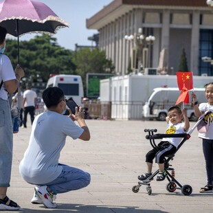 «Το Κομμουνιστικό Κόμμα απαιτεί τα μέλη να έχουν τρία παιδιά»- Το viral σχόλιο που αναστάτωσε την Κίνα