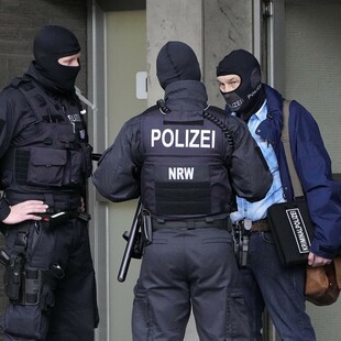 Γερμανία: Αστυνομικές έφοδοι σε σπίτια αντιεμβλολιαστών μετά από συνωμοσία δολοφονίας του πρωθυπουργού της Σαξονίας