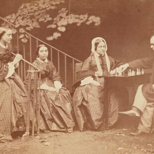 Μια σπάνια φωτογραφία της οικογένειας Ροσέτι τραβηγμένη από τον Λιούις Κάρολ σε δημοπρασία