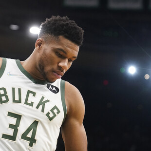 Bloomberg: Επαγγελματίες αθλητές σαν το «Greek Freak» κυνηγούν παραβάτες του trademark τους