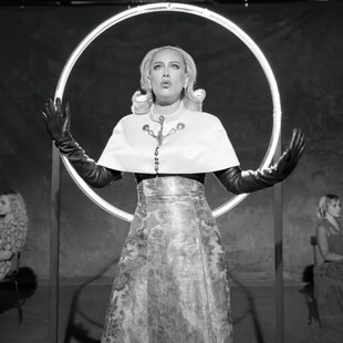 Κυκλοφόρησε το νέο ασπρόμαυρο βίντεο κλιπ της Adele- Η ανάρτησή της 