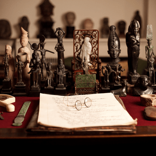 Ο Φρόιντ και η Κίνα μέσα από τα αντικείμενα τέχνης που συνέλεξε στα τελευταία του χρόνια