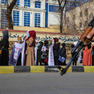 Ταλιμπάν έριξαν σπρέι πιπεριού σε διαδηλώτριες στην Καμπούλ