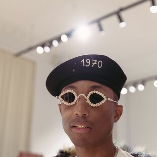 Σκάνδαλο στον κόσμο της μόδας με μια αντιγραφή του οίκου Τίφανι από αυτοκρατορικά γυαλιά του 17ου αιώνα