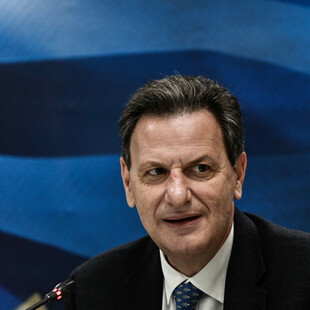 «Οι φτωχοί δεν έχουν αυτοκίνητο»- Πολιτικές αντιδράσεις μετά τη δήλωση Σκυλακάκη για τον φόρο στα καύσιμα