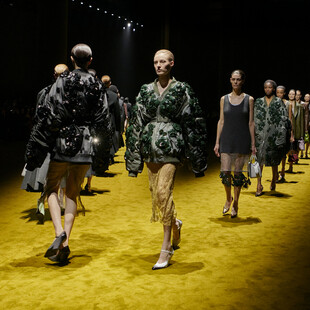 Prada: Αειθαλής ομορφιά εν καιρώ πολέμου