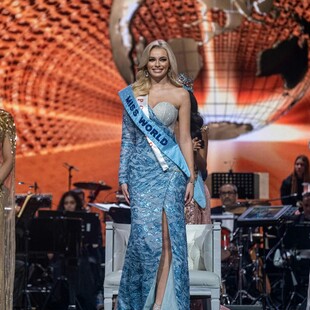 Η νέα Μις Κόσμος στέφθηκε εν μέσω εκκλήσεων για ειρήνη στην Ουκρανία- Άναψαν 7.000 κεριά επί σκηνής 