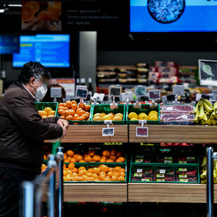 Σούπερ μάρκετ: Πλαφόν σε τρόφιμα υπό τον φόβο ελλείψεων- Περιορισμοί σε αλεύρι και ηλιέλαιο