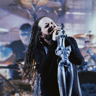 Tour bus on Korn’s US tour reportedly hit by single bullet