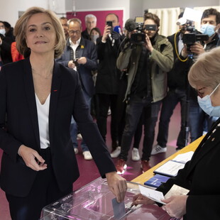 Εκλογές στη Γαλλία: Ψήφος στον Μακρόν από την συνυποψήφιά του Βαλερί Πεκρές