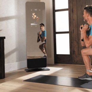 Οι «έξυπνοι» καθρέφτες μία από τις νέες τάσεις για τη γυμναστική στο σπίτι