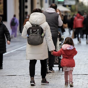 Οι δύο επικρατούσες θεωρίες για τα κρούσματα οξείας ηπατίτιδας σε παιδιά