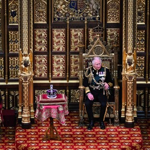 Ο πρίγκιπας Κάρολος απηύθυνε για πρώτη φορά την Ομιλία της Βασίλισσας στο Κοινοβούλιο
