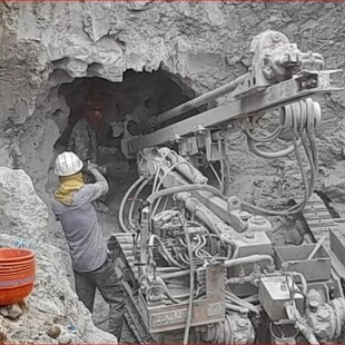 Ινδία: Μάχη με το χρόνο για τη διάσωση 10χρονου κωφάλαλου αγοριού από πηγάδι 25 μέτρων