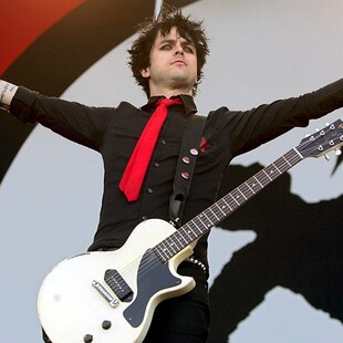Billie Joe Armstrong: «Γ@@μα την Αμερική. Απαρνούμαι την υπηκοότητά μου»