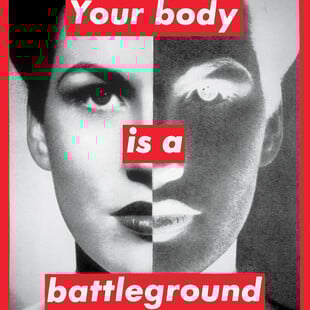 ΚΥΡΙΑΚΗ Barbara Kruger: Μια φεμινίστρια καλλιτέχνιδα του 20ού αιώνα πιο επίκαιρη από ποτέ
