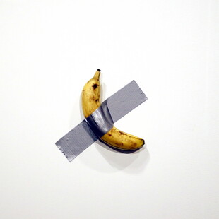 Αντικείμενο αντιπαράθεσης η μπανάνα αξίας 120.00 δολαρίων του Cattelan – Καλλιτέχνης τον κατηγορεί για αντιγραφή