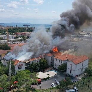 Κωνσταντινούπολη: Φωτιά στο ελληνικό νοσοκομείο- Με φορεία απομακρύνονται οι ασθενείς