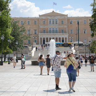 Προειδοποίηση Καπραβέλου για έβδομο κύμα κορωνοϊού λόγω «ακραίας χαλάρωσης» - «Θα μας καταστρέψει»